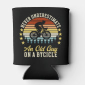 Never Underestimate an old guy on a Bicycle Funny 缶クーラー (裏面)
