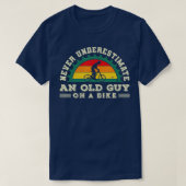 Never Underestimate An Old Guy On A Bicycle Funny  Tシャツ (デザイン正面)