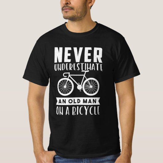 Never Underestimate An Old Man On A Bicycle Tシャツ (正面)
