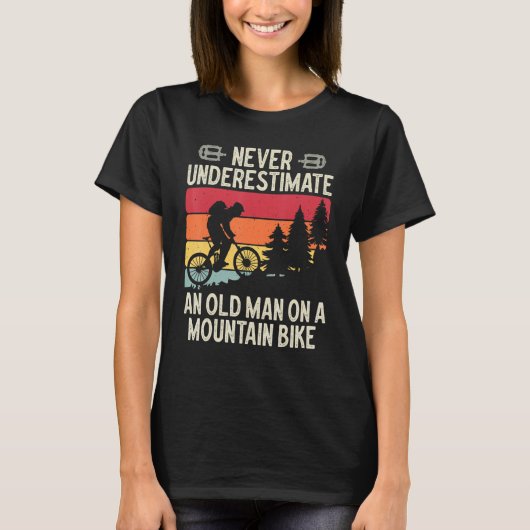 Never Underestimate An Old Man On A Mountain Bike  Tシャツ (正面)