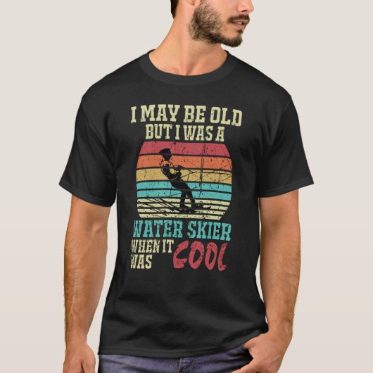 Never Underestimate An Old Man On A Ski Skiing Ski Tシャツ (正面)