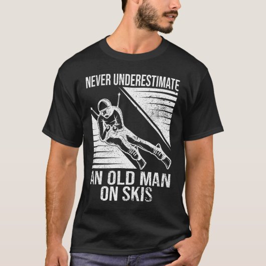 Never Underestimate An Old Man On Skis Funny Skier Tシャツ (正面)