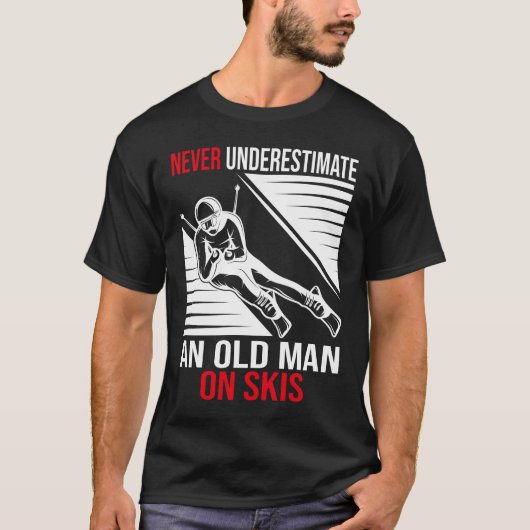 Never Underestimate An Old Man On Skis Funny Skier Tシャツ (正面)