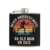 Never Underestimate an Old Man on Skis Skiing フラスク (正面)