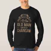 Never Underestimate An Old Man With A Chainsaw Tシャツ (正面)