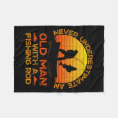 Never Underestimate An Old Man With A Fishing Rod  フリースブランケット (正面(横))