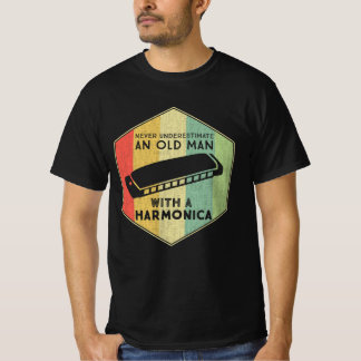 Never Underestimate An Old Man With A Harmonica Tシャツ