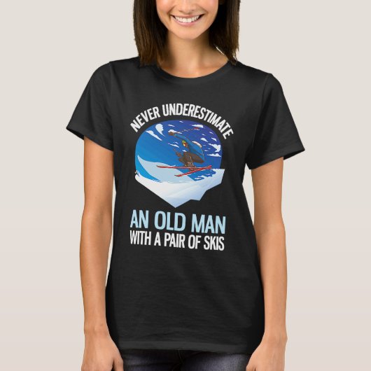 Never Underestimate An Old Man With A Pair Of Skis Tシャツ (正面)