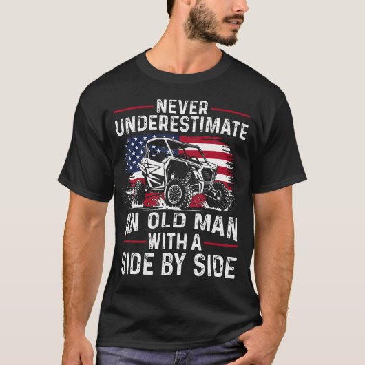 Never Underestimate An Old Man With A Side By Side Tシャツ (正面)