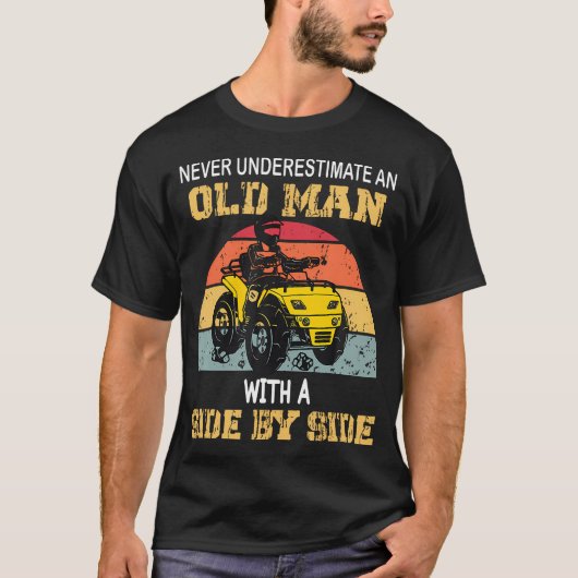 Never Underestimate An Old Man With A Side By Side Tシャツ (正面)