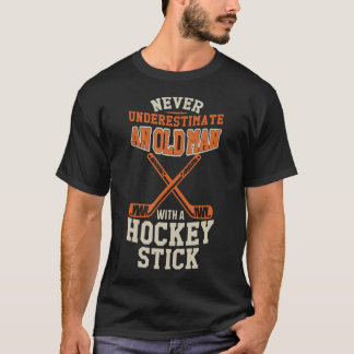 Never Underestimate An Old Man With A Stick Old Ma Tシャツ