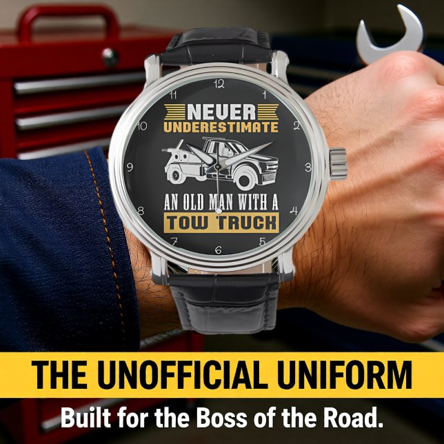 NEVER UNDERESTIMATE AN OLD MAN WITH A TOW TRUCK 腕時計 (クリエイターアップロード済み)
