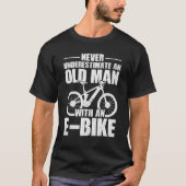 Never Underestimate An Old Man With An E-Bike Cycl Tシャツ (正面)