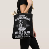 Never Underestimate An Old Man with Border Collie トートバッグ (クローズアップ)