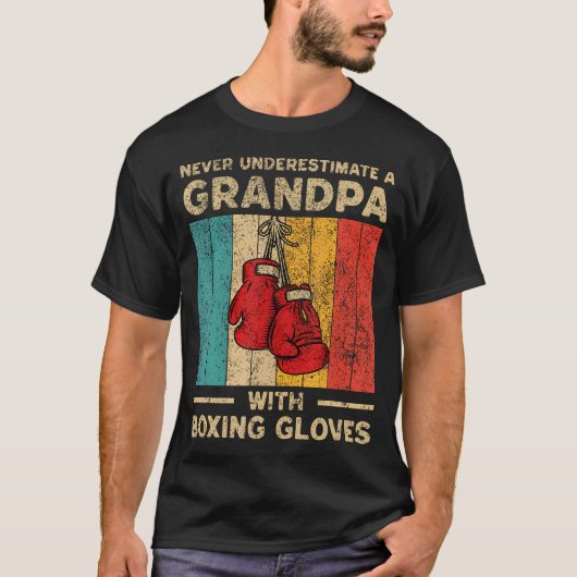 Never Underestimate An Old Man With Boxing Gloves Tシャツ (正面)