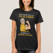 never underestimate an old man with nursing degree tシャツ (正面)