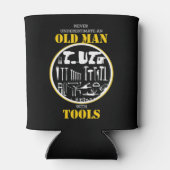 Never Underestimate An Old Man With Tools Handyman 缶クーラー (裏面)