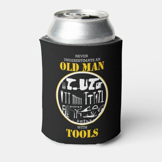 Never Underestimate An Old Man With Tools Handyman 缶クーラー (缶裏面)