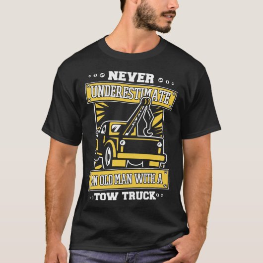 Never Underestimate An Old Man With Tow Truck Tow  Tシャツ (正面)
