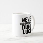 "Never Underestimate Dumb Luck" Saying コーヒーマグカップ (正面右)