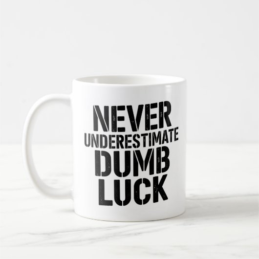 "Never Underestimate Dumb Luck" Saying コーヒーマグカップ (左)