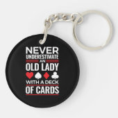 Never Underestimate Old Lady Deck of Card Bridge キーホルダー (裏面)