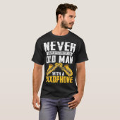 Never Underestimate Old Man Saxophone Player Music Tシャツ (正面フル)