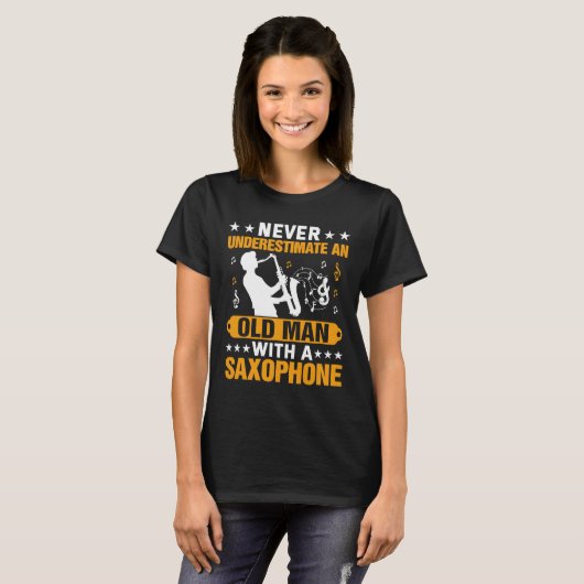 Never Underestimate Old Man Saxophone Player Music Tシャツ (正面フル)