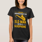 Never Underestimate Old Man Saxophone Player Music Tシャツ (正面)