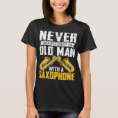 Never Underestimate Old Man Saxophone Player Music Tシャツ (正面)