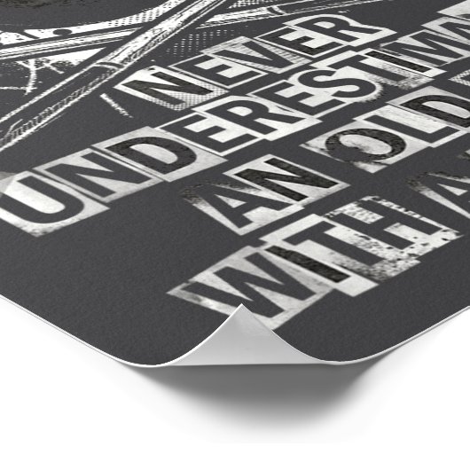 Never Underestimate Old Man With A Cue Stick Billi ポスター (角)