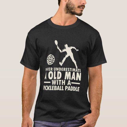 Never Underestimate Old With Pickle Tシャツ (正面)