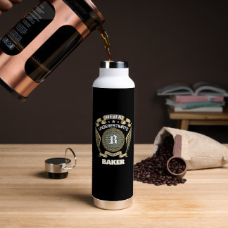 NEVER UNDERESTIMATE POWER OF A BAKER ウォーターボトル