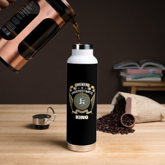 NEVER UNDERESTIMATE POWER OF A KING ウォーターボトル