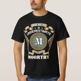 Never underestimate power of a MOORTHY Tシャツ