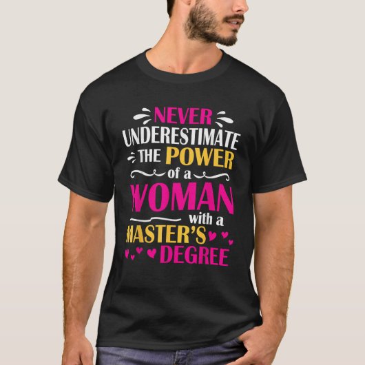 Never Underestimate Power Of A Woman With A Master Tシャツ (正面)