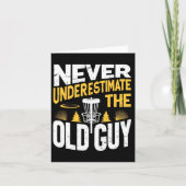 Never Underestimate The Old Guy Funny Disc Golf Fr カード (正面)