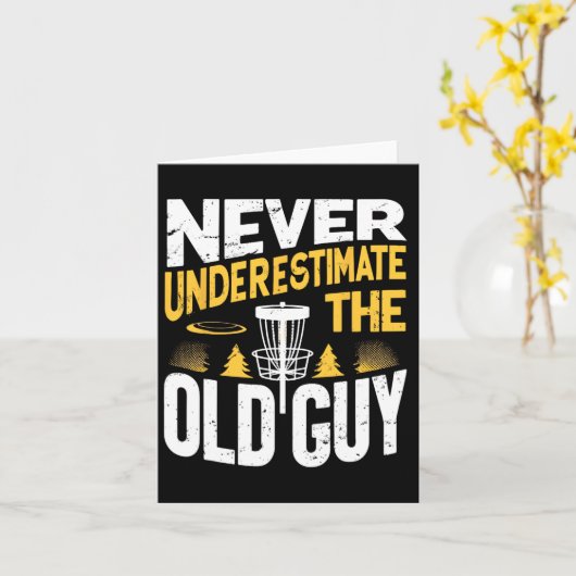 Never Underestimate The Old Guy Funny Disc Golf Fr カード (黄色い花)
