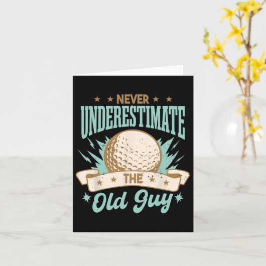 Never Underestimate The Old Guy Golfing Golf Funny カード (黄色い花)