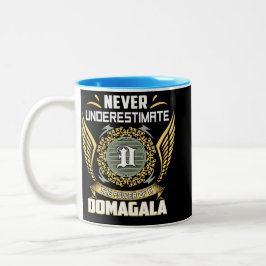 Never Underestimate The Power Of A Domagala ツートーンマグカップ