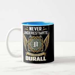 Never Underestimate The Power Of A Durall ツートーンマグカップ