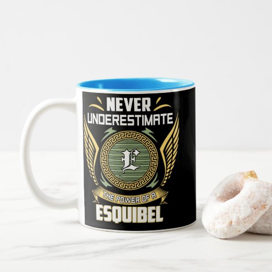 Never Underestimate The Power Of A Esquibel ツートーンマグカップ (ドーナツ)
