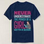 Never Underestimate The Power Of A Girl With A Boo Tシャツ (デザイン正面)