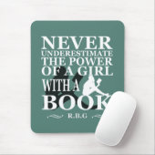 Never Underestimate the power of a girl with book マウスパッド (マウス)