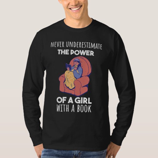 Never underestimate the power of a girl witha book tシャツ (正面)