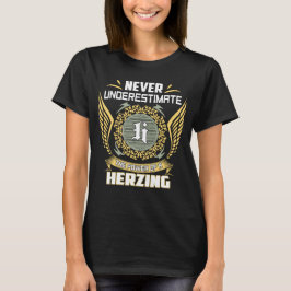 Never Underestimate The Power Of A Herzing Tシャツ