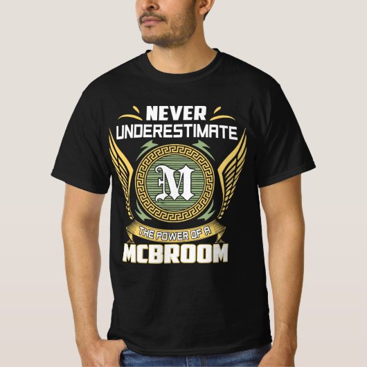 Never Underestimate The Power Of A Mcbroom Tシャツ (正面)