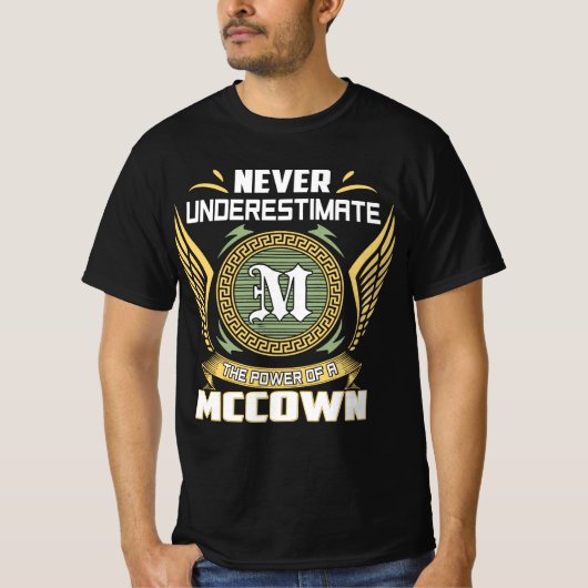 Never Underestimate The Power Of A Mccown Tシャツ (正面)