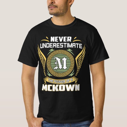 Never Underestimate The Power Of A Mckown Tシャツ (正面)