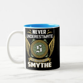 Never Underestimate The Power Of A Smythe ツートーンマグカップ